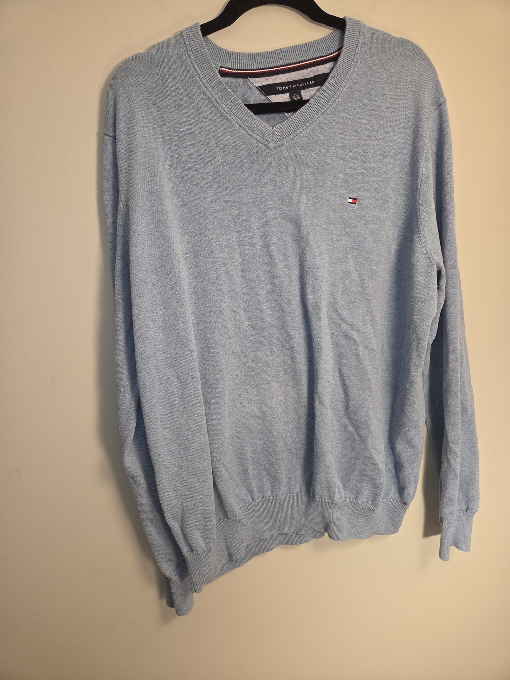 Tommy Hilfiger Men’s Light Blue V-Neck Sweater